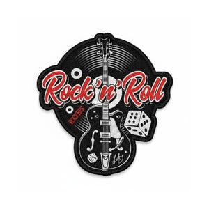 Op de afbeelding: Zwarte patch met een rood en wit "Rock n' Roll" ontwerp. De patch heeft een gitaar, dobbelstenen en het woord "Rockers". De patch is cirkelvormig met een zwarte rand.
