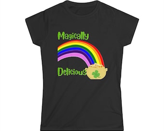 "St. Patricks ""Day"" magisch leckeres Regenbogen-T-Shirt Frauen Shamrock Pot of Gold Tee."