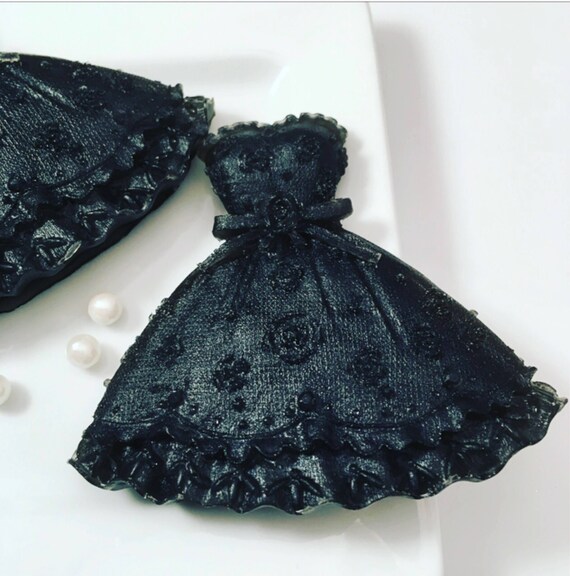 25 Little Black Dress Soap Favors / Quinceañera Favors / Bridal Shower Favors / Breakfast at Tiffany's Favors / Dress Soaps Il_570xn