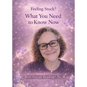 Puede incluir: Una portada de libro con el texto "Feeling Stuck? What You Need to Know Now" sobre un fondo morado. La imagen incluye una mujer con gafas y el texto "Real Human Reading • No AI".