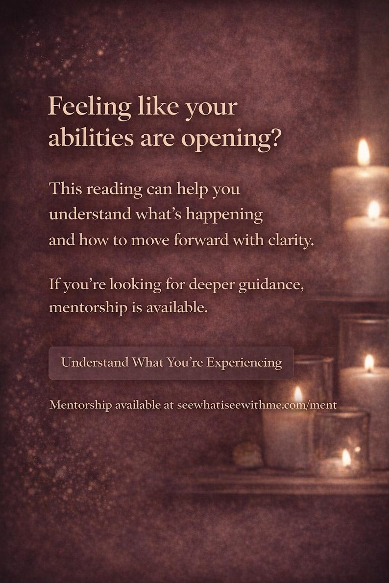 Op de afbeelding: Een donkerpaarse afbeelding met witte tekst die luidt: Feeling like your abilities are opening? This reading can help you understand what&rsquo;s happening and how to move forward with clarity. If you&rsquo;re looking for deeper guidance, mentorship is available. Understand What You&rsquo;re Experiencing. Mentorship available at seewhatiseewithme.com/ment. Aan de rechterkant zijn verschillende brandende kaarsen zichtbaar.