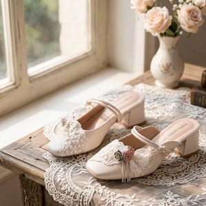 shoes to go with cream lace dress What Shoes to Wear with Cream Dress