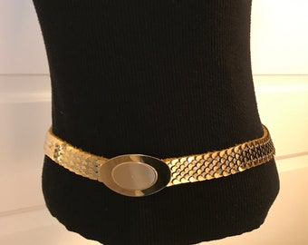 Vintage 1980’s Elastic Gold tone Metal fish scale women Belt . 27” flat xs3x main image 4