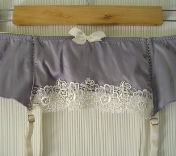 Vintage garter belt, size S Gem