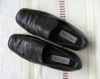 Vintage black leather loafers, size 40 (EUR), 9 (US)