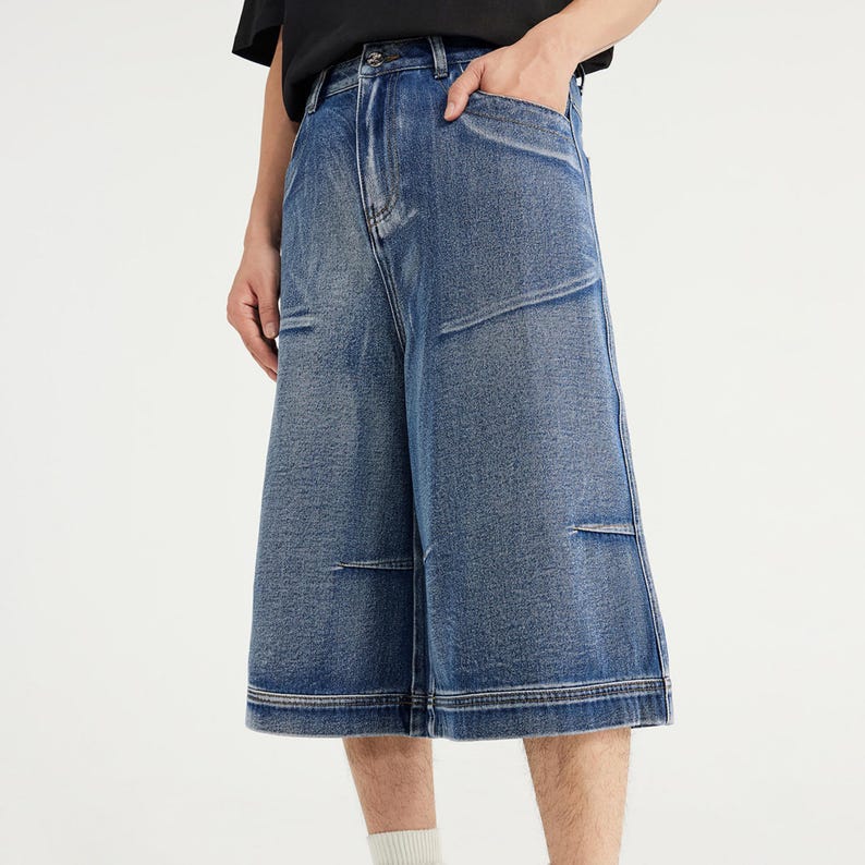 Denim Pleated Jorts | Pleated Wide Leg Cropped Jeans | Casual Wear | Street Style Trend

Medium blue denim jorts with pleated front detail and wide-leg knee-length fit, featuring a structured cropped streetwear style.