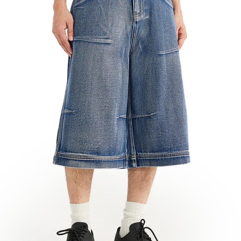 Denim Pleated Jorts | Pleated Wide Leg Cropped Jeans | Casual Wear | Street Style Trend

Medium blue denim jorts with pleated front detail and wide-leg knee-length fit, featuring a structured cropped streetwear style.