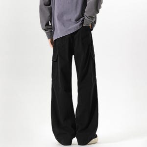 Wide Leg Pants | Baggy Loose Pocket Trousers | Daily Wear | Minimal Streetwear Style

Wide leg cargo pants with loose minimal streetwear style