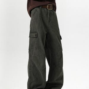 Wide Leg Pants | Baggy Loose Pocket Trousers | Daily Wear | Minimal Streetwear Style

Wide leg cargo pants with loose minimal streetwear style