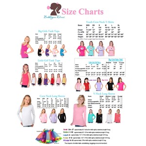 以下が含まれることがあります： 子供と若者の服のサイズ表。タンクトップ、長袖シャツ、ベビー ドール シャツなどがあります。表には、胸囲、前丈、肩の高さ、身長がインチで表示されています。