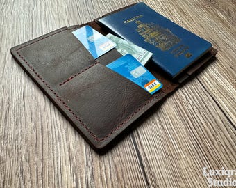Funda de cuero grabada para pasaporte, tarjetero y organizador de viaje.