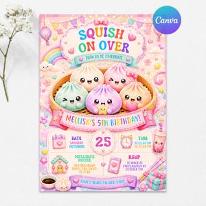 Könnte beinhalten: Eine Geburtstagseinladungskarte mit dem Text SQUISH ON OVER und MELLISA'S 5TH BIRTHDAY. Das Design zeigt fünf bunte, lächelnde Knödel-Charaktere in einem Bambusdämpfer, einen Regenbogen, Sterne, Herzen und die Veranstaltungsdetails für den 25. Oktober.