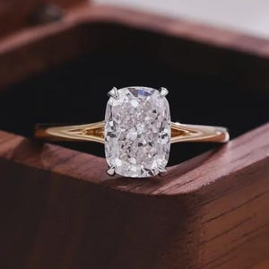 Länglicher Kissen Moissanit Verlobungsring, Zierliche Gold Split Shank Band, Versteckter Heiligenschein Diamant Ring