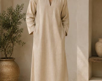 Męski lniany szlafrok kaftan w kolorze beżowym z długim rękawem, luźny krój, długa sukienka, kieszenie z przodu i po bokach