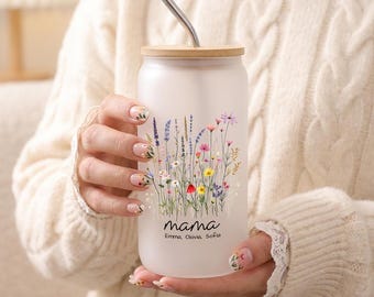 Mom Floral Glasbecher, personalisierte Name Mom's Garden Glaskaffeetasse mit Strohhalm, mattierte und klare Glastasse, neue Mom Glasgeschenk für Sie