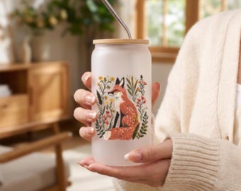 Fuchs im Wald Glasbecher, personalisierte Name Red Fox Glaskaffeetasse mit Strohhalm, gefrostete und klare Glastasse, Fuchsliebhaber Geschenk, Geschenk für Oma