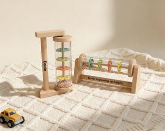 Sonajero de madera personalizado con rodillos / Juguete para bebé grabado a medida / Juguete sensorial Montessori / Regalo para recién nacidos
