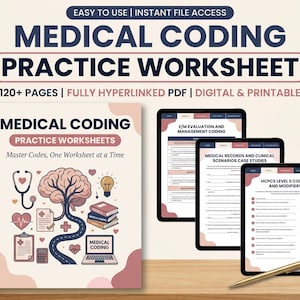 Op de afbeelding: Een spiraalgebonden werkboek getiteld "Medical Coding Practice Worksheet" met medische illustraties en een laptop. Drie tablets tonen oefenpagina's voor codering. De tekst bevat "120+ pagina's" en "Digitaal & Printbaar".