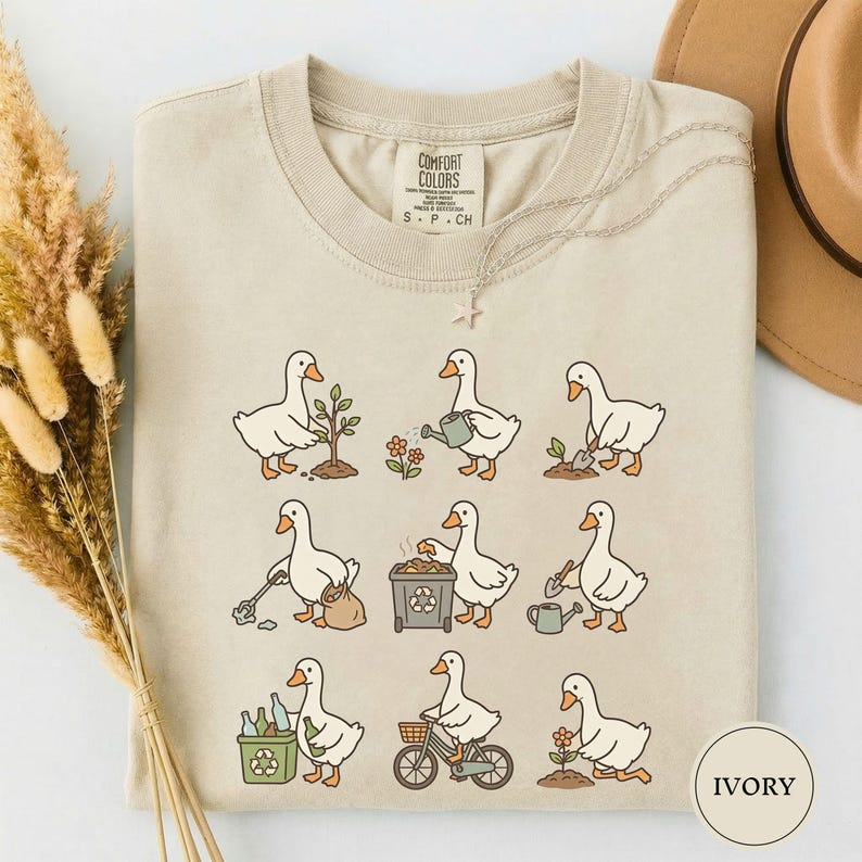 Camiseta do Dia da Terra com Ganso, Camiseta Divertida do Dia da Terra com Ganso, Camiseta para Amantes da Natureza, Presente para Amantes de Gansos, Camiseta Ecológica, Camiseta para Jardinagem Cottagecore Ivory