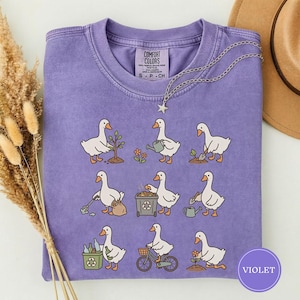 Camiseta do Dia da Terra com Ganso, Camiseta Divertida do Dia da Terra com Ganso, Camiseta para Amantes da Natureza, Presente para Amantes de Gansos, Camiseta Ecológica, Camiseta para Jardinagem Cottagecore Violet