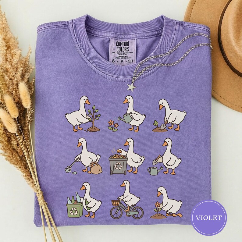 Camiseta do Dia da Terra com Ganso, Camiseta Divertida do Dia da Terra com Ganso, Camiseta para Amantes da Natureza, Presente para Amantes de Gansos, Camiseta Ecológica, Camiseta para Jardinagem Cottagecore Violet