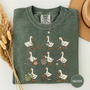 Camiseta do Dia da Terra com Ganso, Camiseta Divertida do Dia da Terra com Ganso, Camiseta para Amantes da Natureza, Presente para Amantes de Gansos, Camiseta Ecológica, Camiseta para Jardinagem Cottagecore Moss