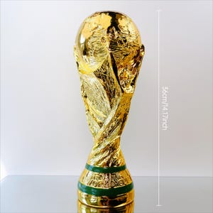 Réplique du trophée de la Coupe du Monde de la FIFA 2026 - Statue de trophée de football en résine dorée - Déco de chambre de fan de football - Cadeau de sport à collectionner - Présentoir de bureau