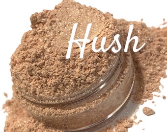 HUSH minerale oogschaduw: glinsterende roze-beige markeerstift