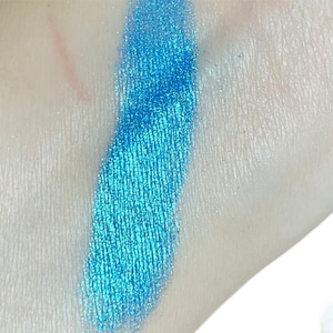 FEMME FATALE Blue Eyeshadow Peacock Blue Vegan Natural Shimmer Eyeliner Mineral Makeup Eye Shadow 10g Sifter jar image 2