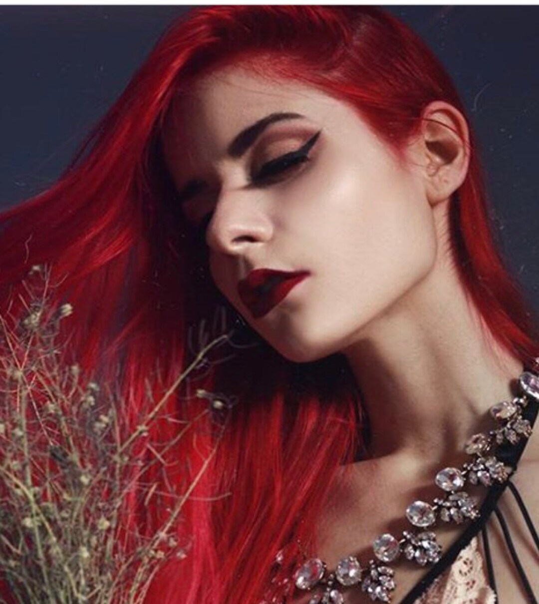 harlot-dunkelroter-lidschatten-smokey-augen-mineral-make-up