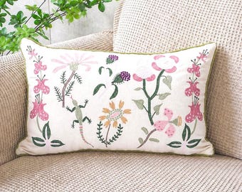 Bestickter Blumenkissenbezug mit Eidechse, Bestickter Kissenbezug mit Eidechse, Cottagecore Kissenbezug, Einzigartiges Naturdekor, Boho Kissenbezug
