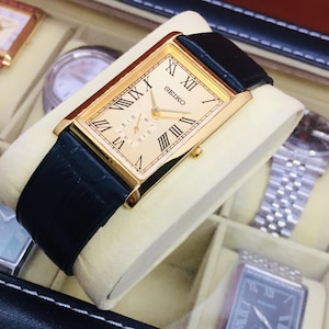 Vintage Seiko Tank Sub Second Quartz: gouden wijzerplaat, zwarte leren riem, polshorloge