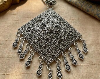Traditional Ethnic Necklace with Intricate Filigree Pendant, festival jewelry