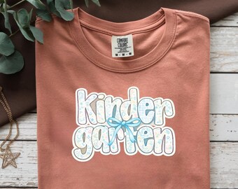 Camiseta con diseño de letras de burbujas para jardín de infantes / Camiseta de maestro de escuela en tonos pastel