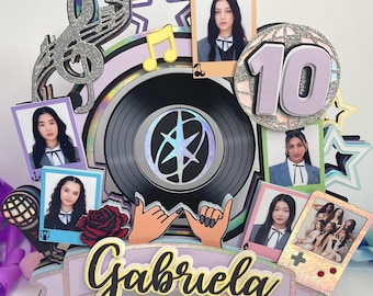 Adorno para tarta de K-POP, inspirado en Katseye. Decoraciones de cumpleaños personalizadas con nombre y edad.