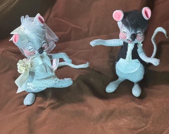 Anna Lee vintage 1969 bride and groom mice.