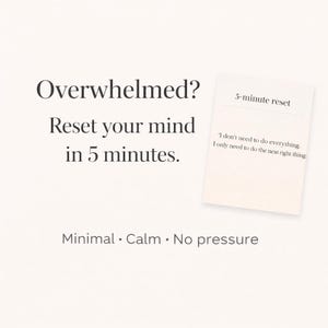Może przedstawiać: Minimalistyczny design z tekstem "Overwhelmed? Reset your mind in 5 minutes." Mała karta z napisem "5-minute reset" zawiera cytat "I don't need to do everything. I only need to do the next right thing." Obecne są również słowa "Minimal • Calm • No pressure".