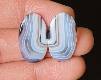 Par de pendientes a juego de ágata negra bandeada, parte posterior plana, piedra preciosa para hacer pendientes.