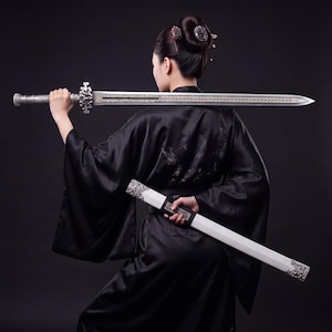 Handmade 1065 Steel Chinese Sword Dragon Engraved Fantasy Display Sword with Silver Metal Fittings