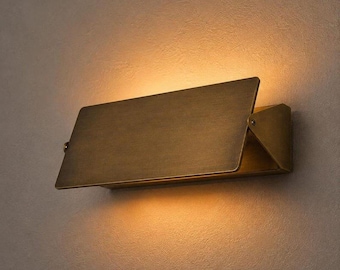 Aplique de pared Charlotte de latón macizo con frontal giratorio, lámpara geométrica minimalista moderna, luminaria industrial ajustable.