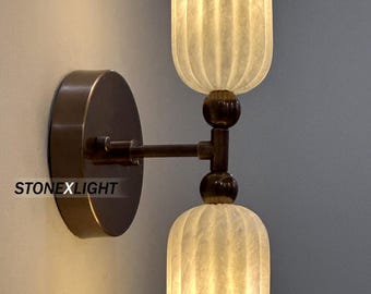 Handgefertigte Doppel-Wandleuchte aus Messing mit natürlicher Alabasterlampe | Mid Century moderne Luxus Wandleuchte Schlafzimmer oder Flur Dekor