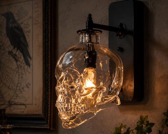 Gotische glazen wandlamp met doodskop – Vintage kristallen doodskop hanglamp, gotische Halloweenverlichting, griezelige woondecoratie, Dark Academia lamp cadeau