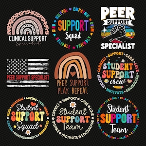 Puede incluir: Una colección de diseños circulares coloridos con texto relacionado con roles de apoyo. Los diseños incluyen arcoíris, estrellas y la bandera estadounidense. El texto incluye "Support Squad", "Peer Support Specialist" y "Student Support Team."
