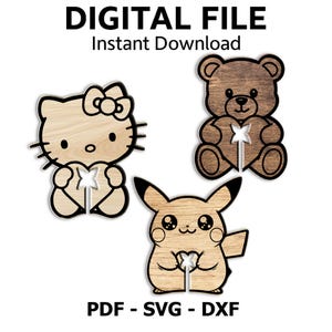 Puede incluir: Archivo digital con tres recortes de madera: Hello Kitty, un oso de peluche y Pikachu. Cada personaje sostiene un diseño en forma de corazón. Se muestra el texto "DIGITAL FILE Instant Download" y "PDF - SVG - DXF".