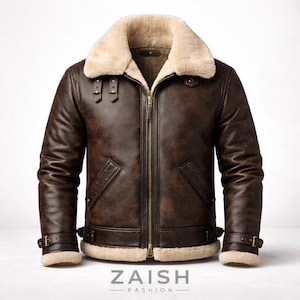Puede incluir: Chaqueta de cuero marrón con cuello y forro de borrego color crema. La chaqueta tiene cremallera, dos bolsillos delanteros y detalles de hebillas en las mangas y la cintura. La marca "ZAISH FASHION" está impresa en la parte inferior.