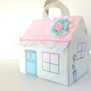 布製の折り畳みコテージ、フリーモーション刺繍、アップリケを縫うためのパターン - DIY 縫製チュートリアル
