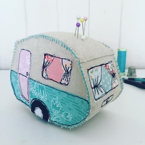 Pattern to sew a vintage caravan pincushion