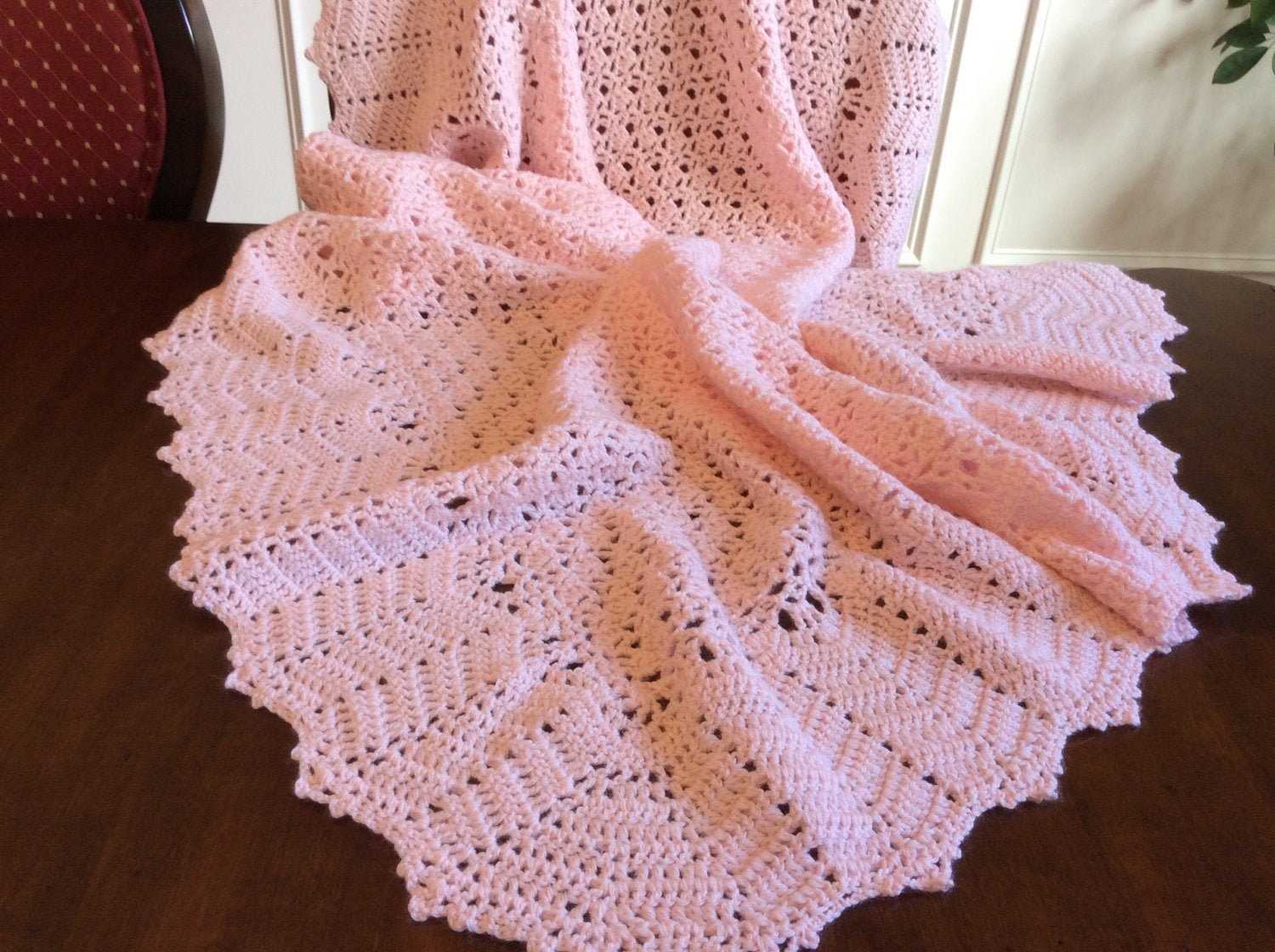 Crochet Pink Baby Blanket 2 Sizes Elaborate Edge beautiful Design crochet-pink-baby-blanket-2-sizes-elaborate-edge-beautiful-design