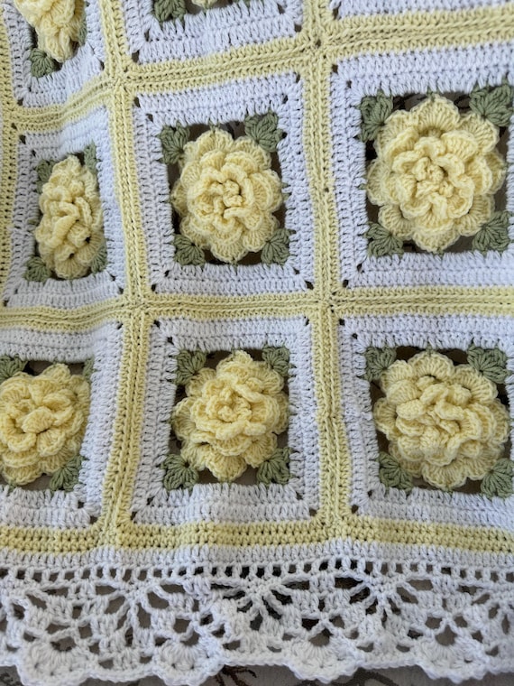 Crochet Baby Blanket: Yellow Roses, White Lace - Baby Tuckers Design