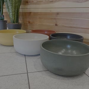 Große, massive, handgefertigte Betonschale / Bonsai- oder Sukkulententopf / Obstschale, 30 cm. Minimalistisches Design.